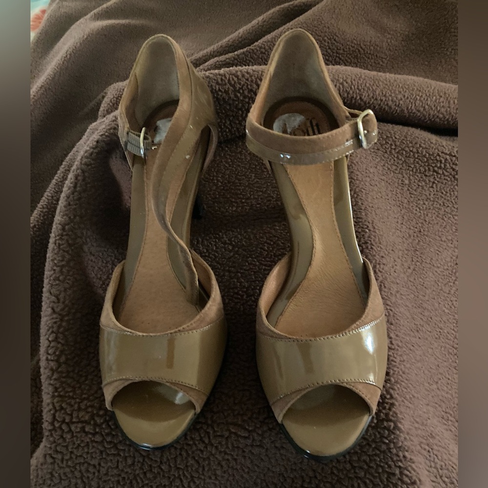 Sofft Heels, Buckle Ankle Strap, Sz 9-1/2. Tan Suede and Brown Patent Preowned - Picture 2 of 11